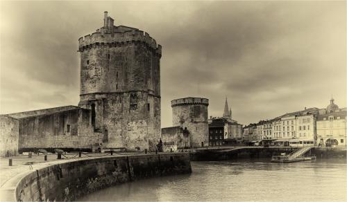 421 Harbour, La Rochelle.jpg