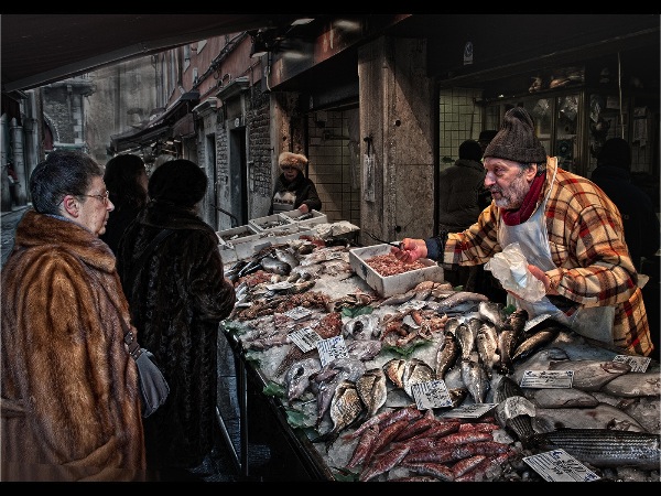 england_jane-m-lines-lrps-cpagb_the-fishmonger_digital-phototravel_commended